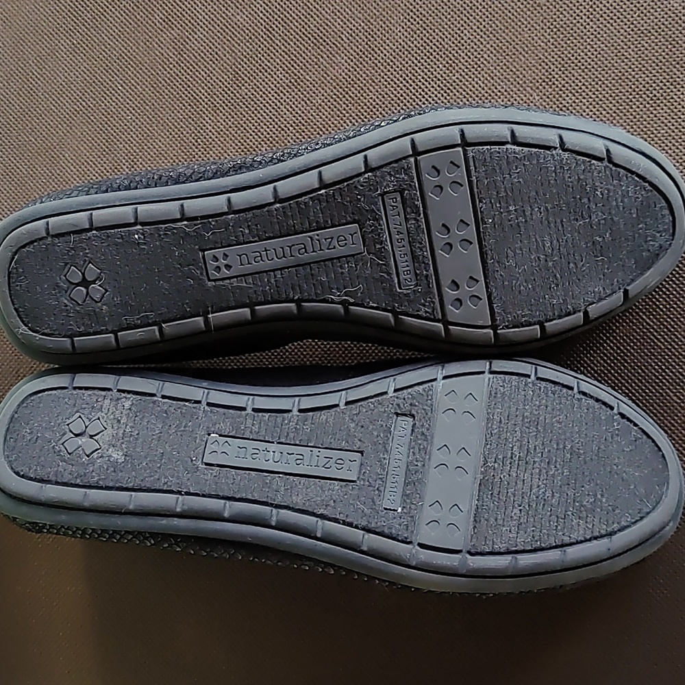 Naturalizer slip ons - Picture 2 of 2